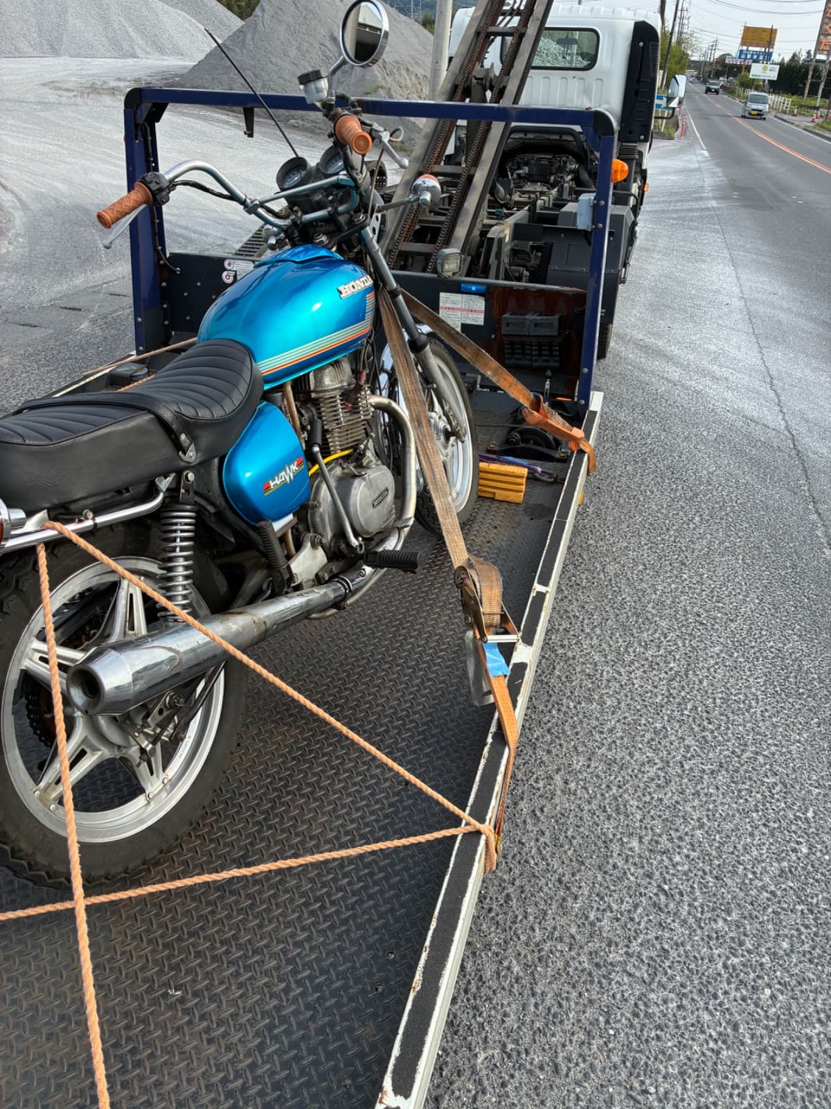 栃木県佐野市でのホンダ ホークのクラッチワイヤー切れ救援の様子